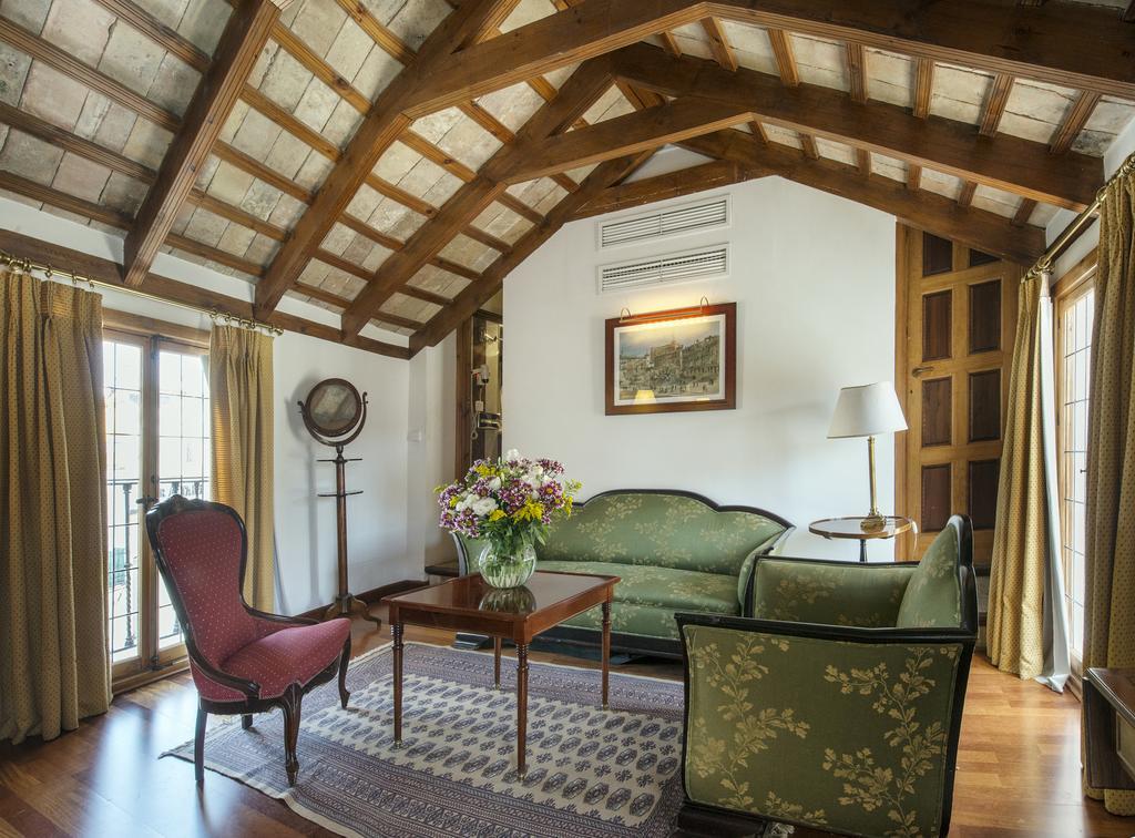 Hotel Casas De La Juderia 4*
